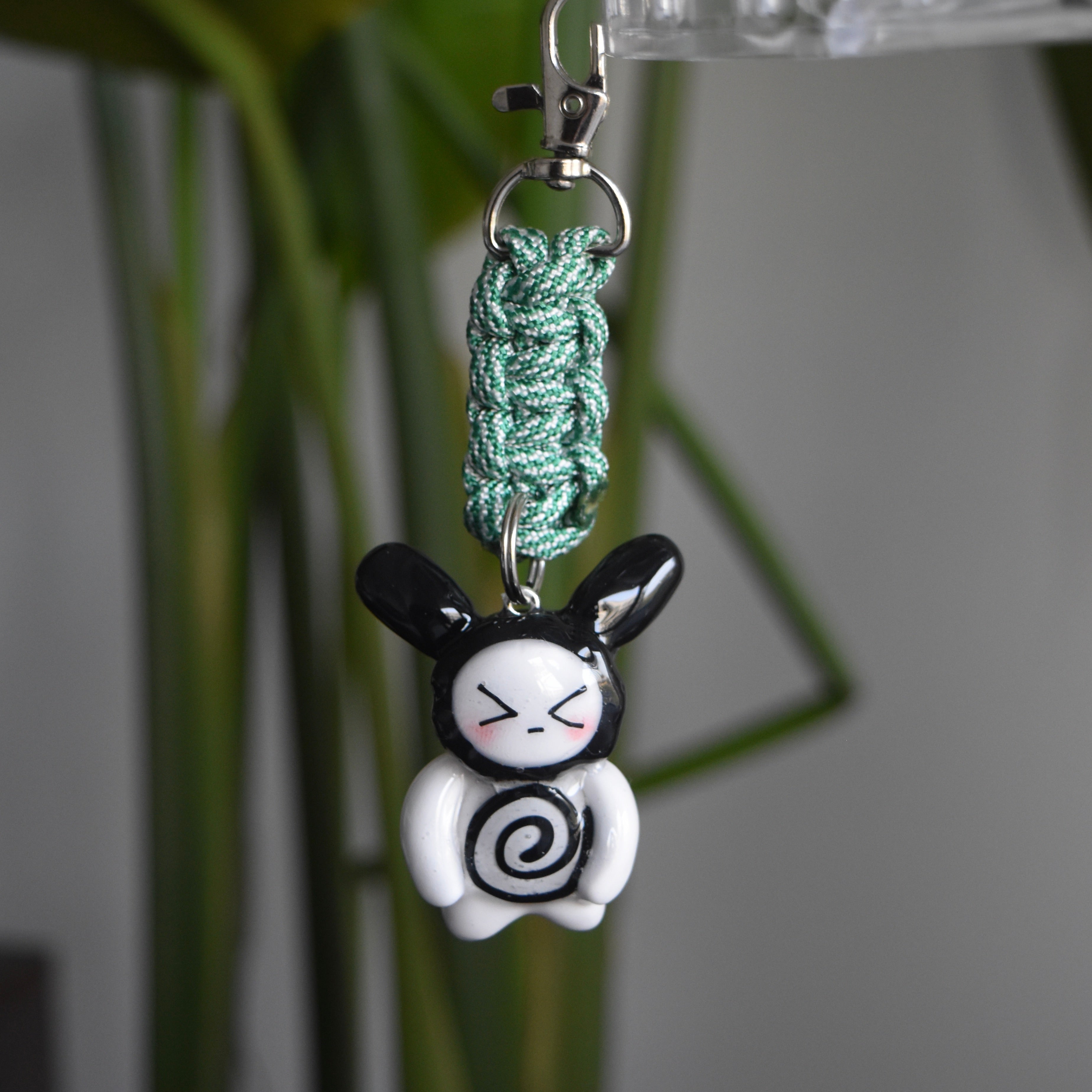 Black Bunny Spiral Green Knot