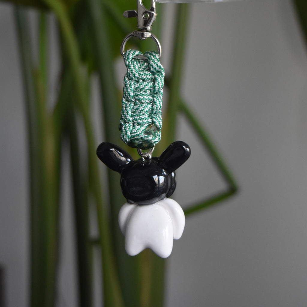 Black Bunny Spiral Green Knot