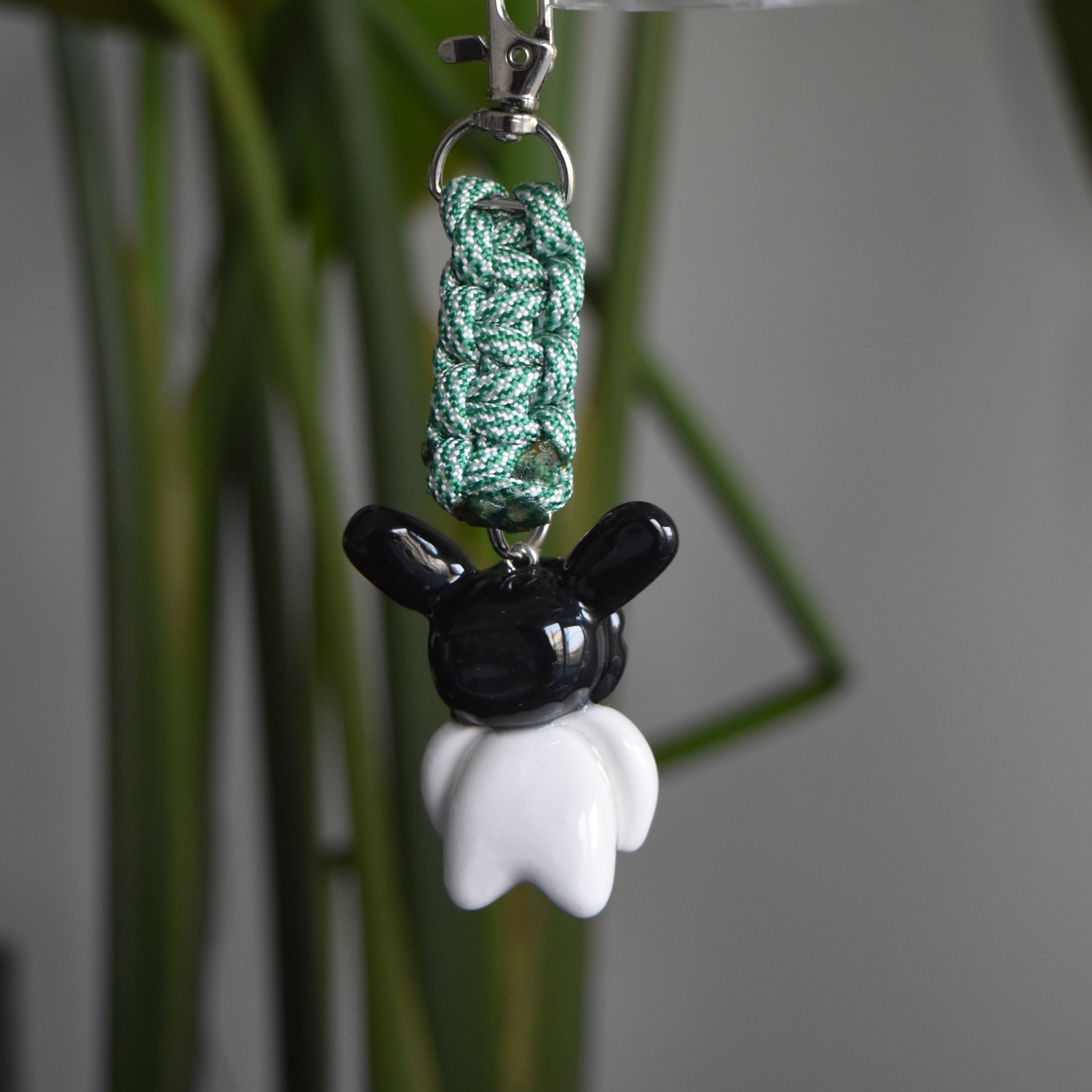 Black Bunny Spiral Green Knot