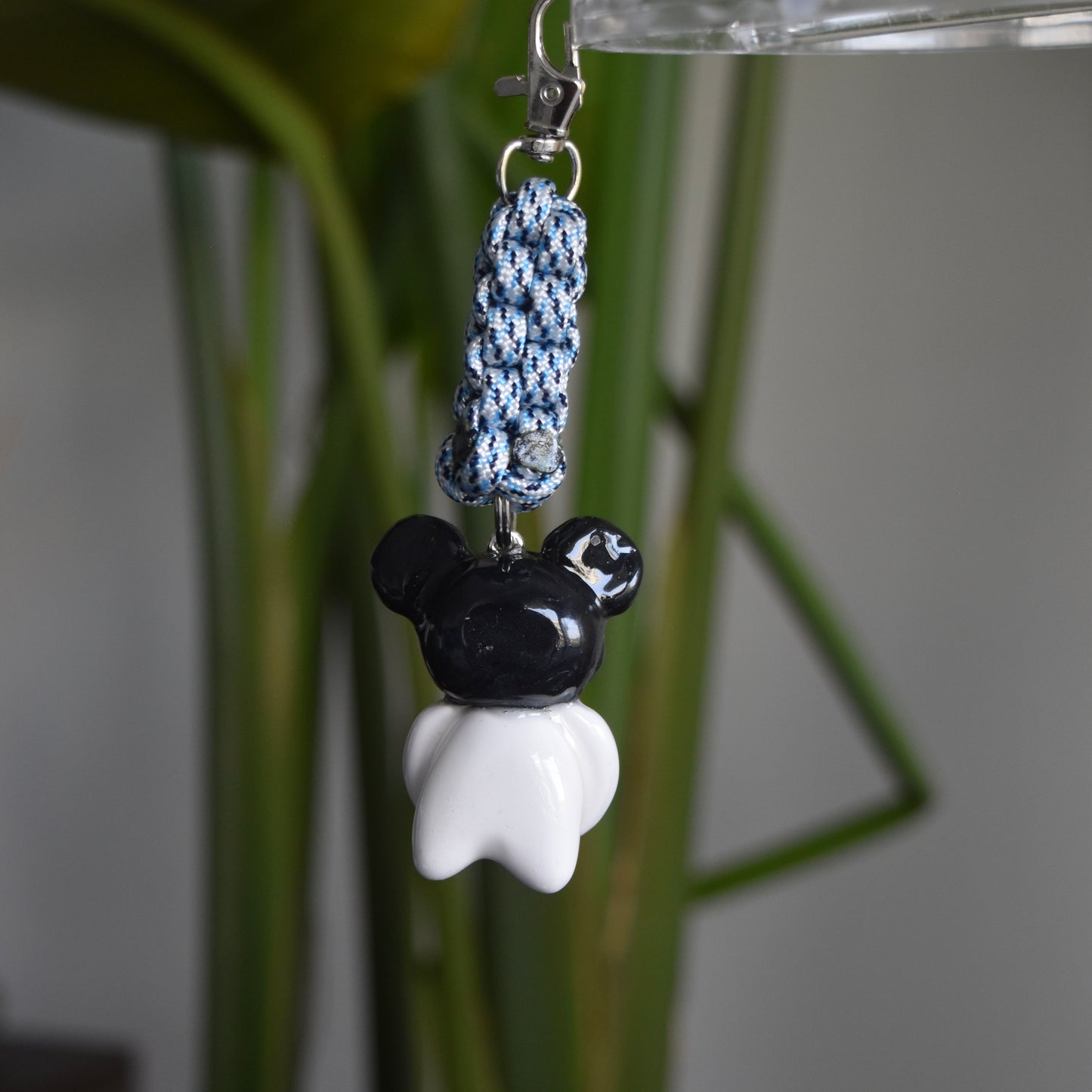 Black Bear Spiral Blue White Knot